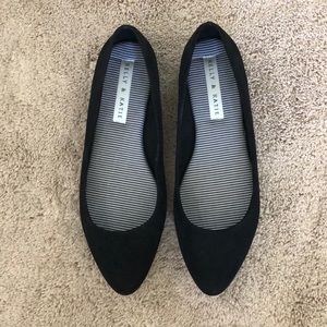 Kelly & Katie black pointed-toe flats
